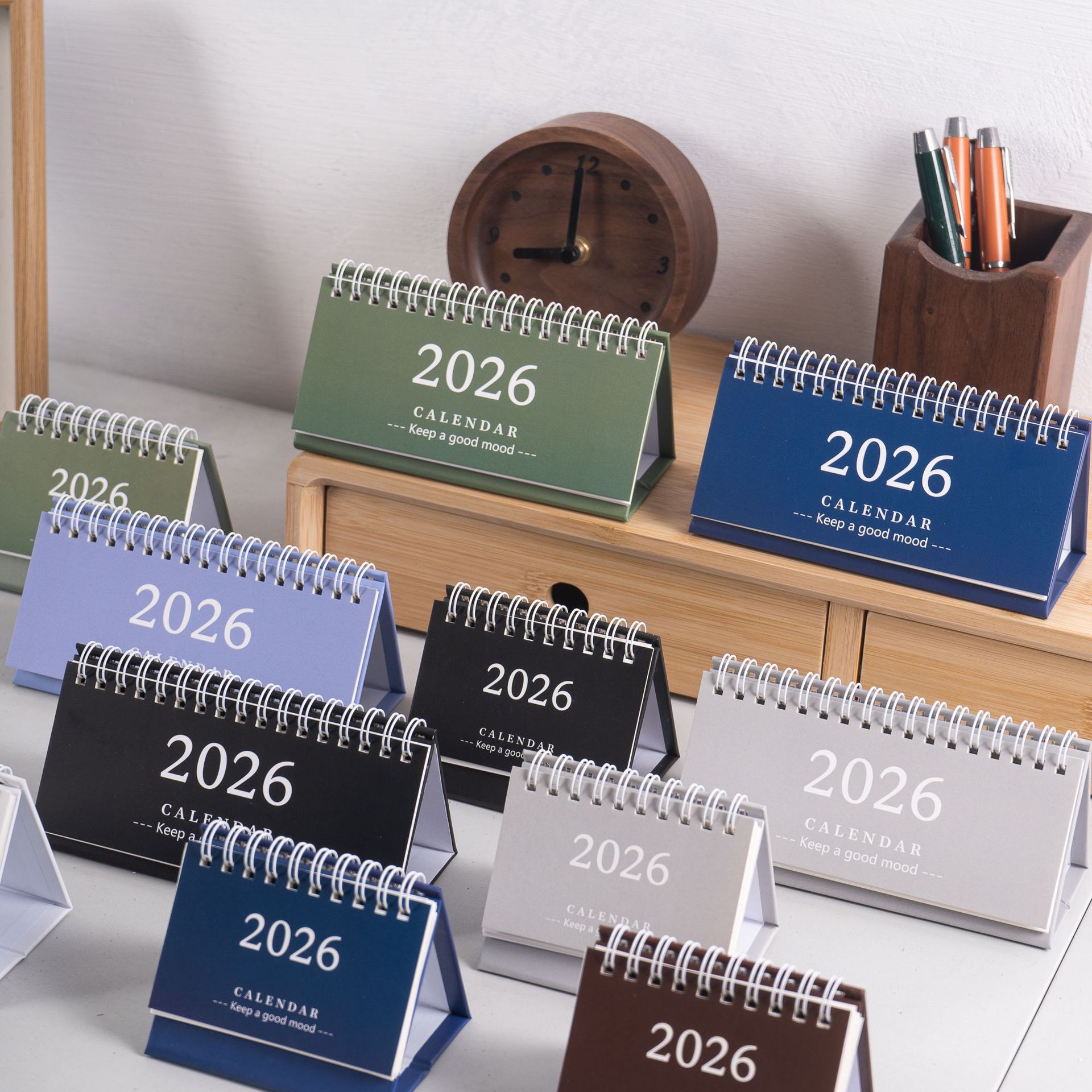 Simple Desk Calendar 2025-2026 - Office Stationery Supply List recensione e prezzo