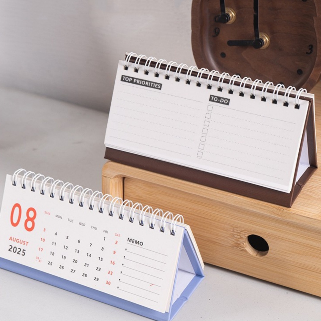 Simple Desk Calendar 2025-2026 - Office Stationery Supply List recensione e prezzo